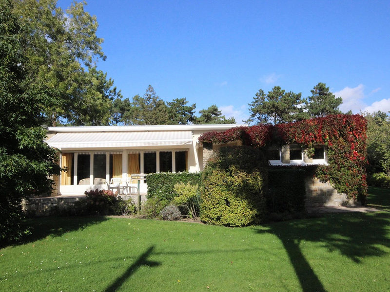 VILLA DE 174M2 + DÉPENDANCES DE 72M2 ET 48M2 AVEC GARAGES 8