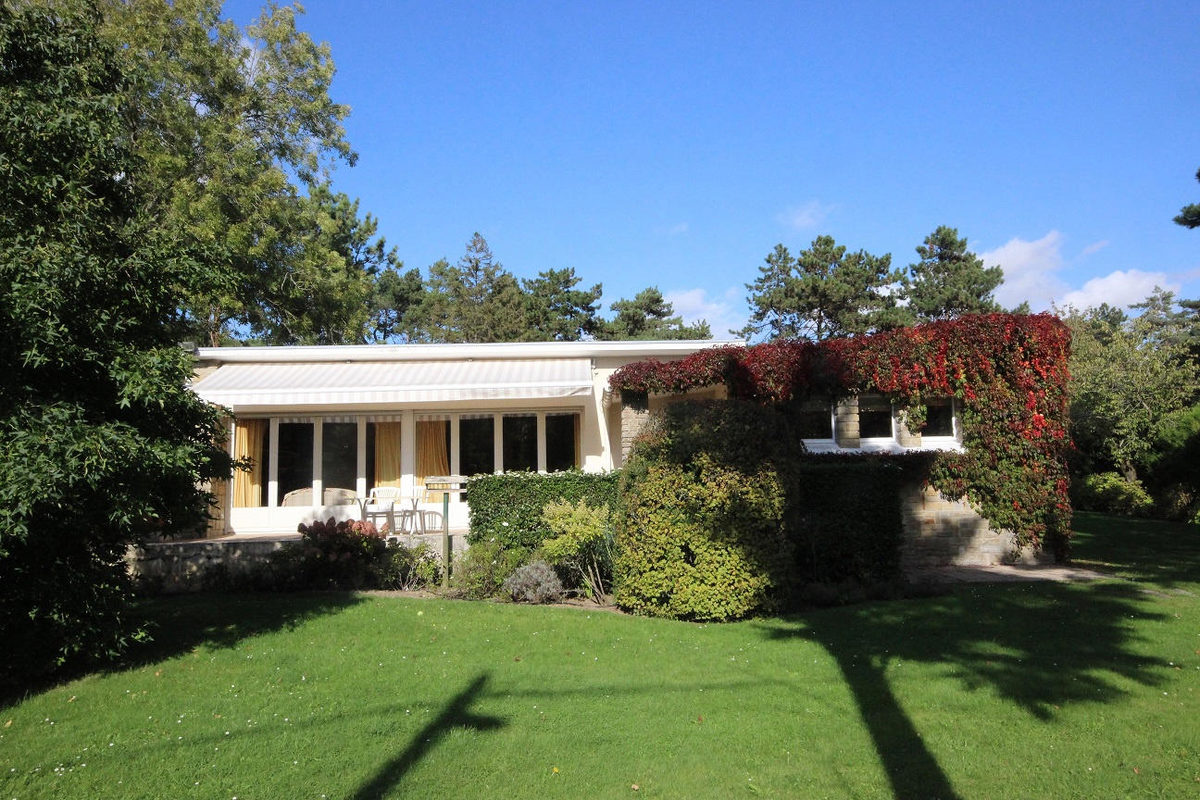174m2 VILLA + OUTBUILDINGS OF 72m2 AND 48m2 WITH 8-CAR GARAG
