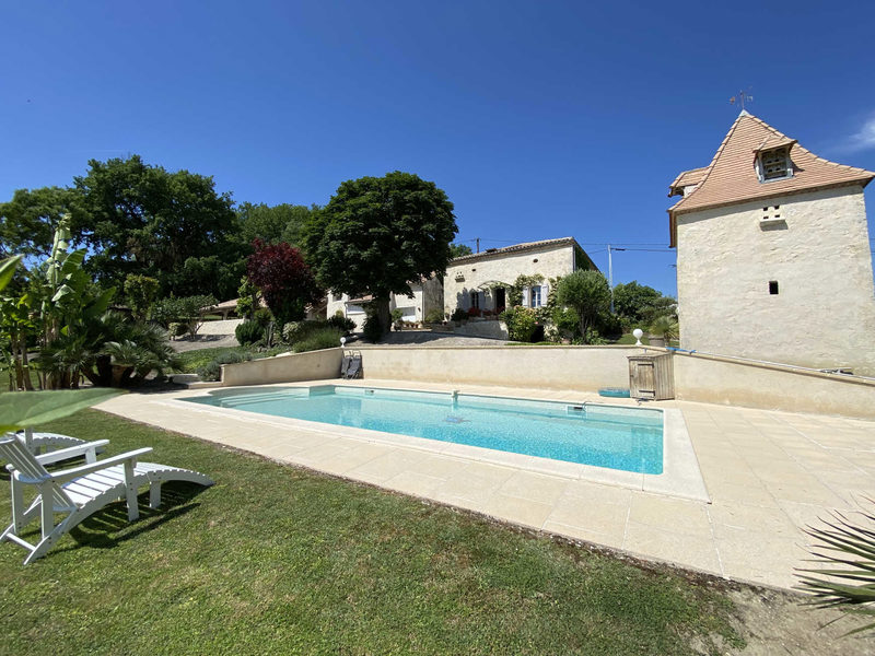 Charming stone house with cottage and swimming pool