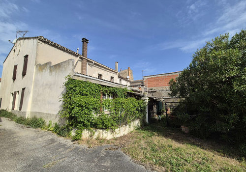 CASTELNAUDARY NEAR CANAL DU MIDI 3 BEDROOMS GARDEN