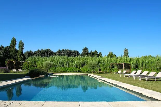 PROPERTY 425 m2