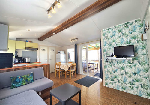 Mobile home with 3 bedrooms and private plot