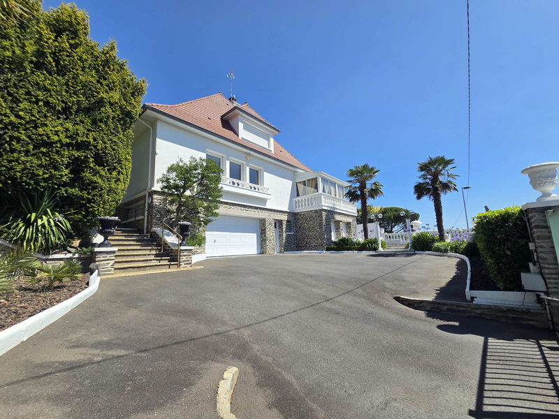 Saint-Lô Centrum Vastgoedcomplex van 280 m2 met huis