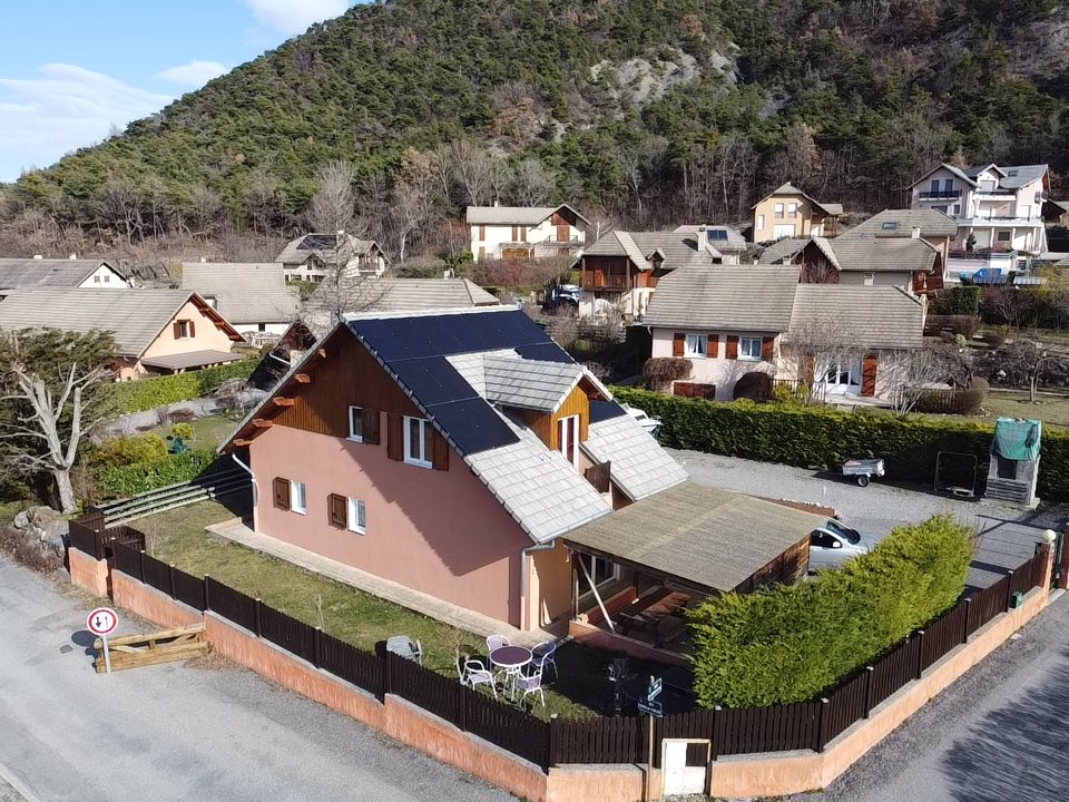 Beautiful house for sale in Savines Le Lac