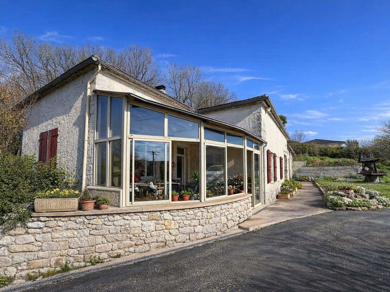 Charming house to renovate with outbuildings