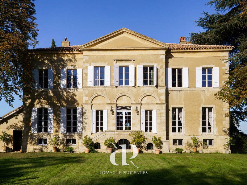 Château de campagne historique avec maison d'hôtes et parc