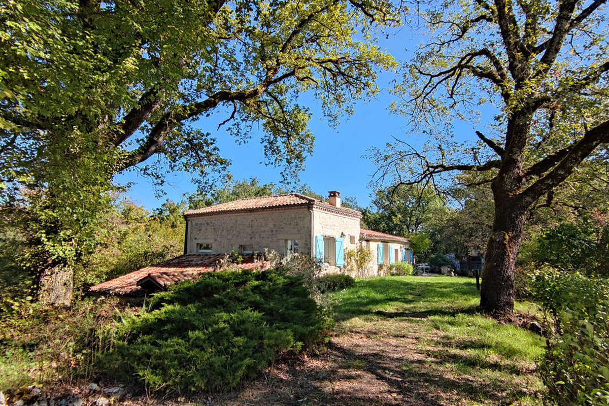 Magnificent secluded stone property a few kilometers from Mo