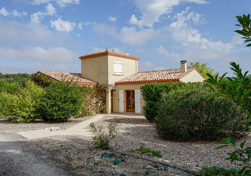 Beautiful contemporary house with pool, large plot and countryside views