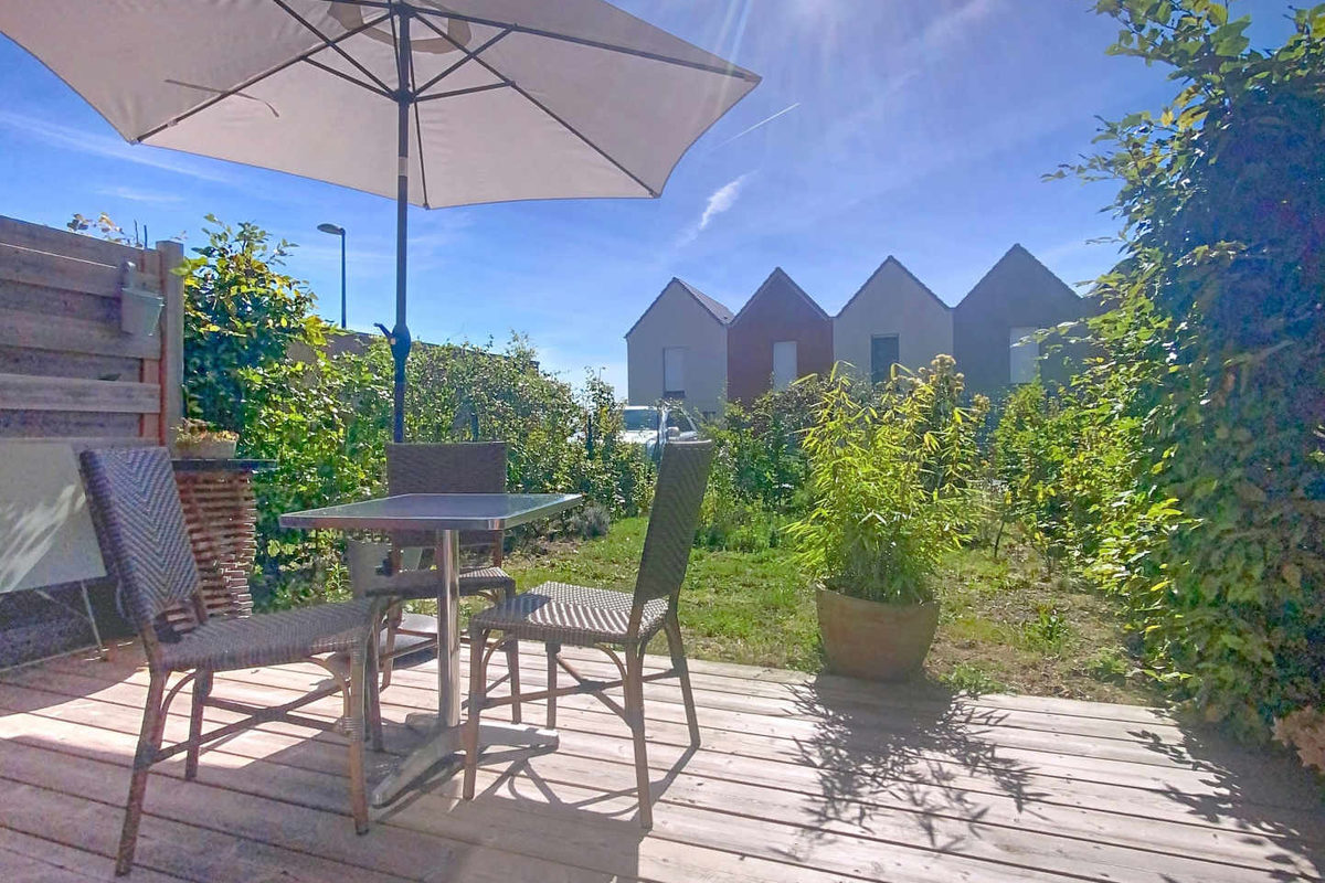 HOUSE, 2 BEDROOMS, GARDEN, PARKING, GARAGE