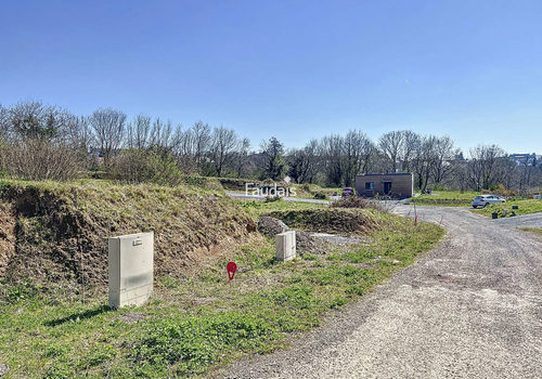 Coutances, building plot of 754 m² with open view, serviced