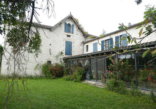 STEENHUIS MET 3 HA GROND