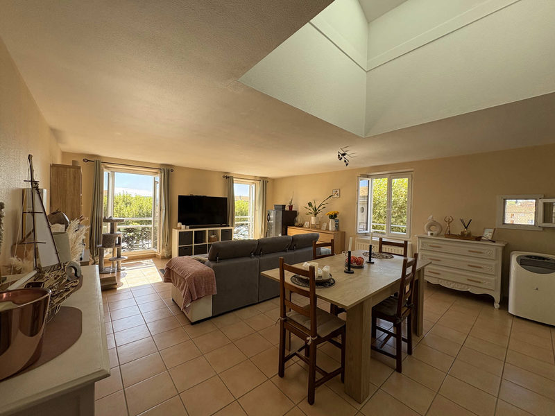 RUIM EN ZEER LICHT APPARTEMENT CENTRUM CASTELNAUDAR