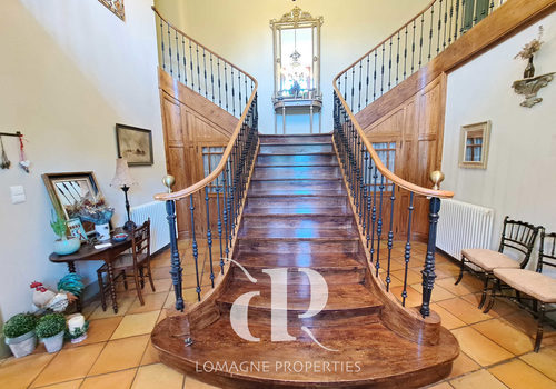 Elegant 18th-Century Manor with Towers in the Heart of Gasco