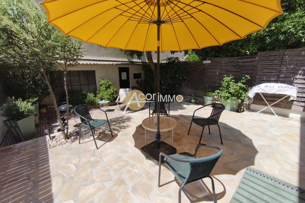 Fully renovated T4 town house, 3 bedrooms, terrace