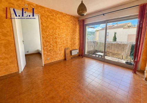 *Two-room apartment to renovate