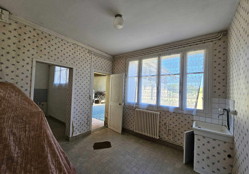 House - 3 bedrooms - Outbuildings - Land
