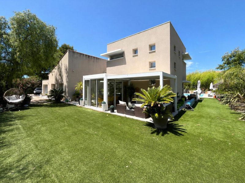 T6 woning met 1200 m2 tuin
