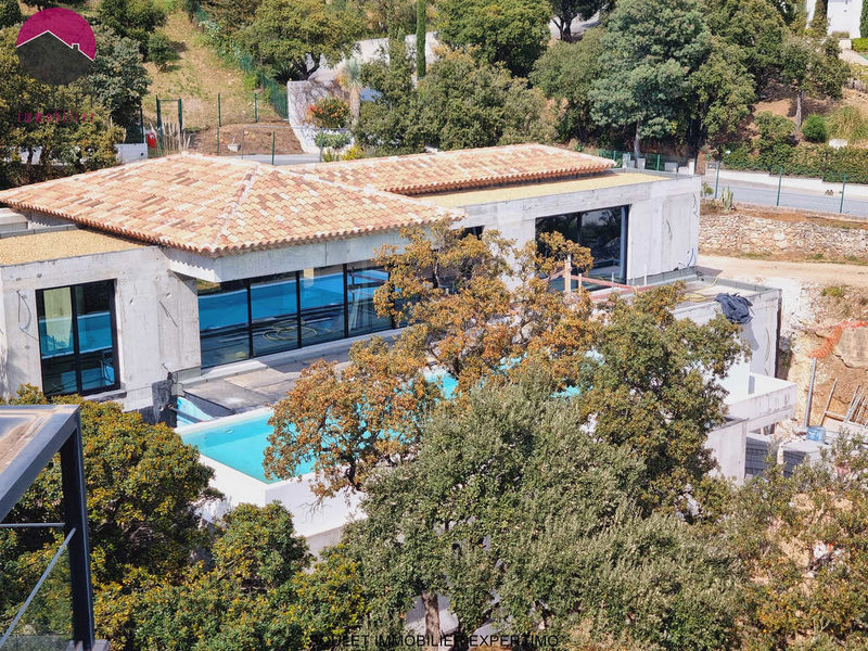 Uitzonderlijke villa met zeezicht en 5 suites