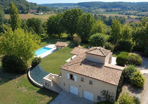 Beautiful contemporary house with pool, large plot and countryside views
