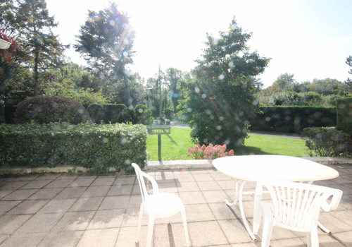 174m2 VILLA + OUTBUILDINGS OF 72m2 AND 48m2 WITH 8-CAR GARAG