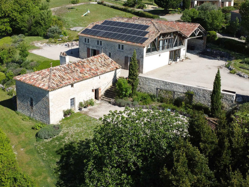 Eigendom met een woonhuis, een gite, een garage/atelier