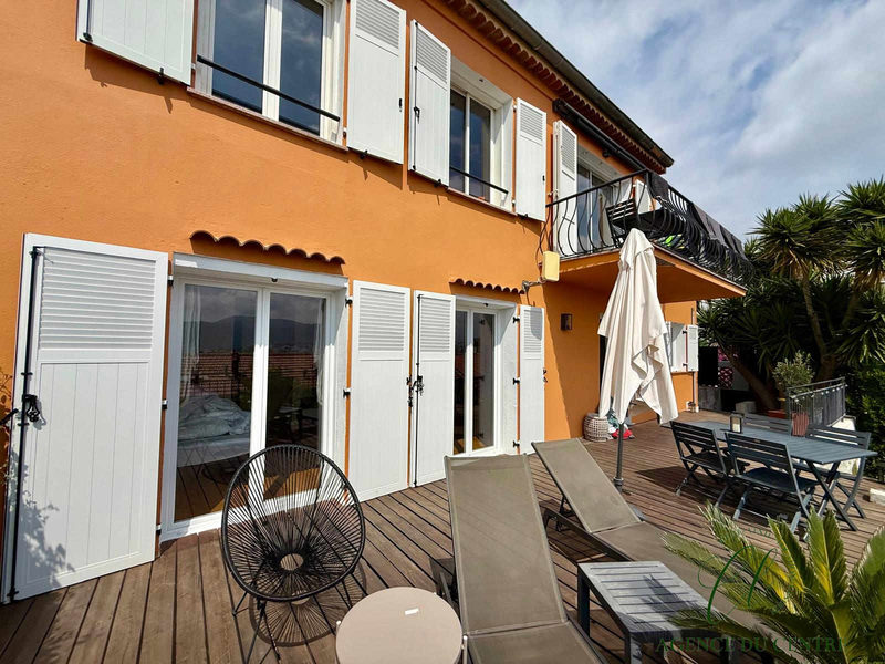 NICE / MANTEGA RIGHI Maison avec vue mer, deux appartements