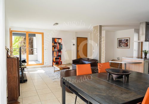 Appartement spacieux T5 traversant de 113 m² avec balcon, terrasse
