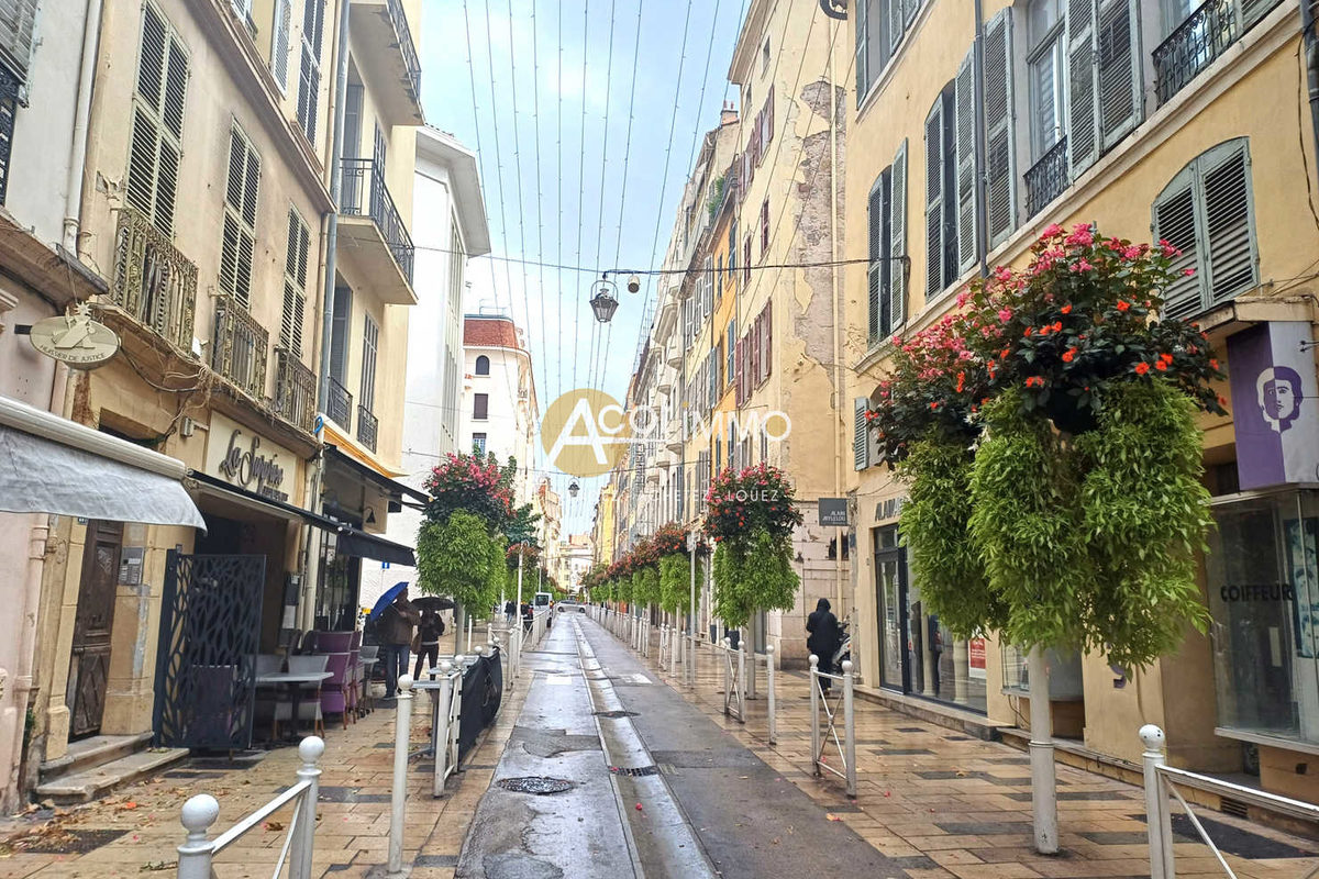 TOULON CENTRUM - APPARTEMENT T2 - 1E VERDIEPING MET KELDER