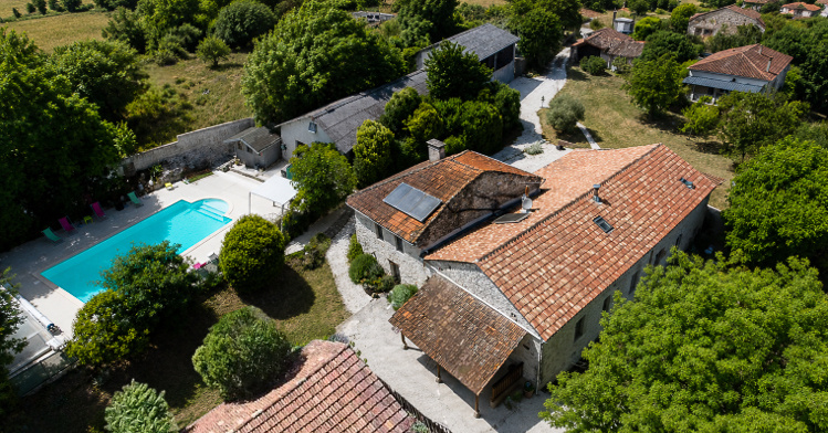 Charmant domein met 5 gîtes, 2 zelfstandige huizen en 1
