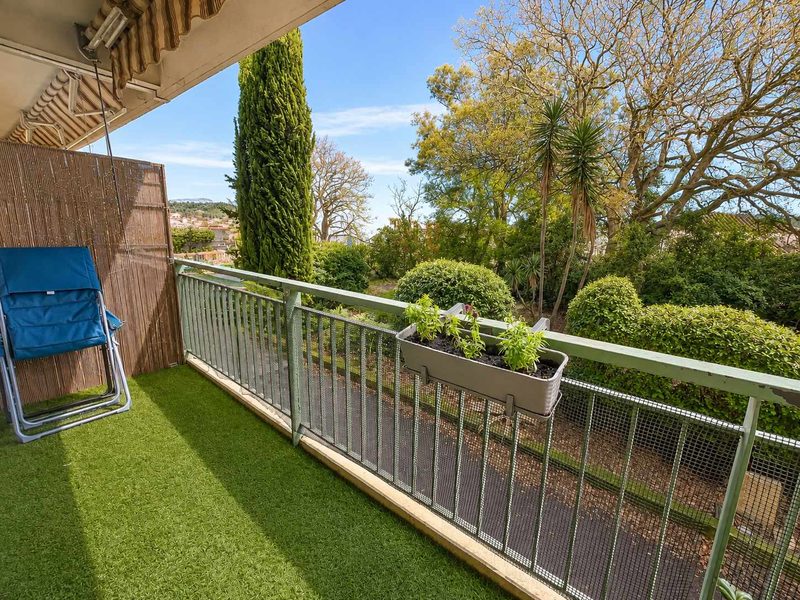 Six-Fours - T4 de 85 m2 - proche commodités - terrasse - par