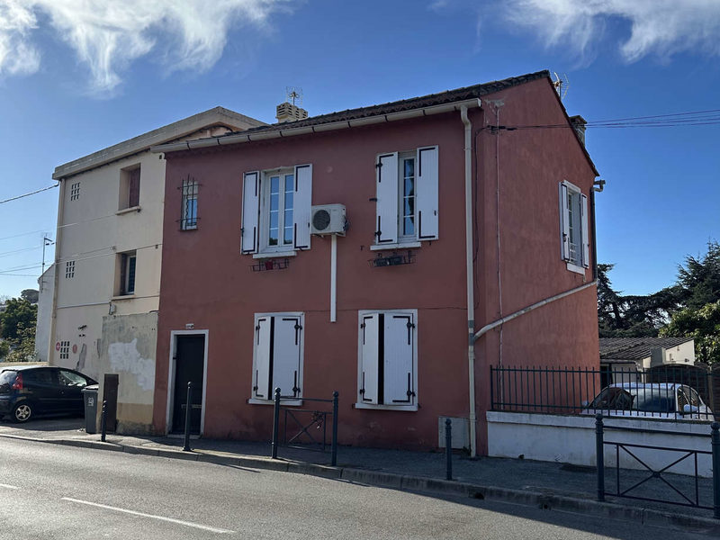 House with 2 apartments