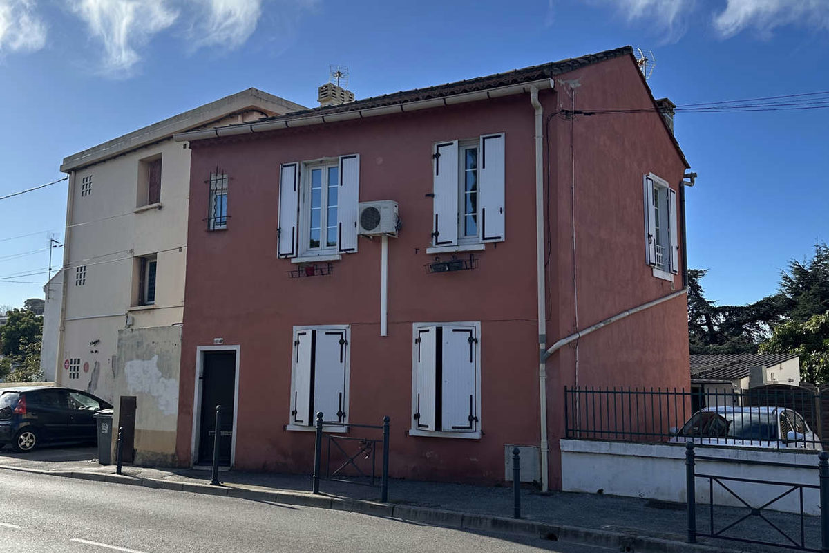 House with 2 apartments