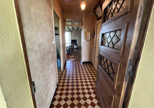 A property comprising a house and 5 outbuildings on a plot o
