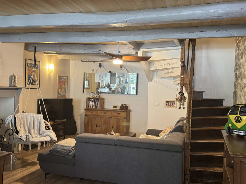 Steenhuis in het centrum van het dorp Lauzerte volledig gerenoveerd