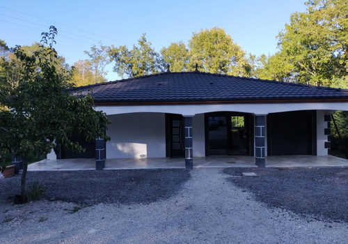 Aangenaam recent gelijkvloers huis