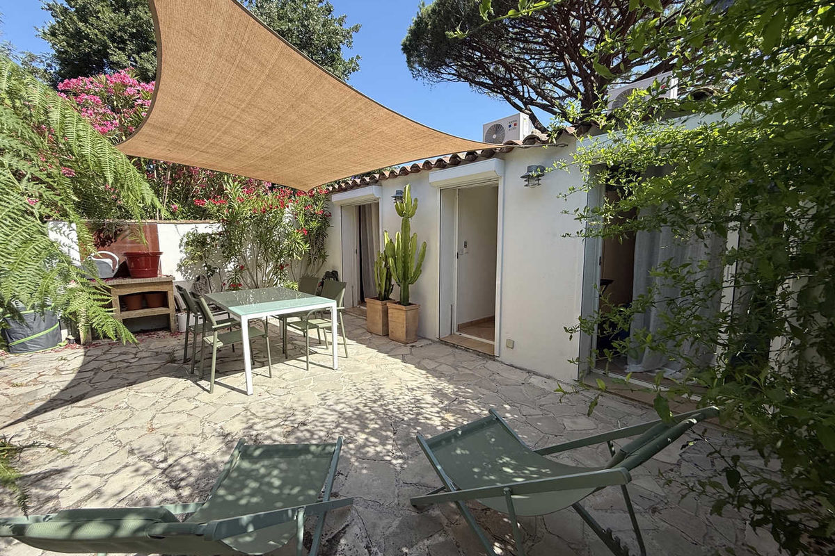 Saint Tropez, in a highly sought-after condominium close to