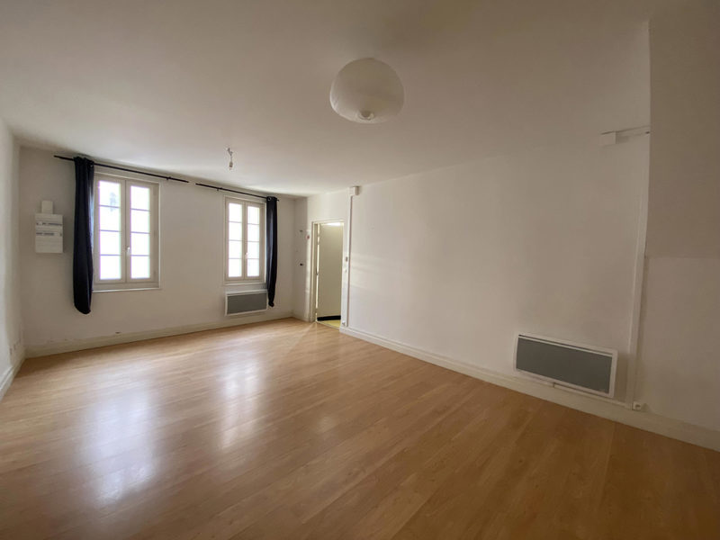 TWEEKAMERAPPARTEMENT MET TERRAS EN GARAGE IN HET STADSCENTRUM