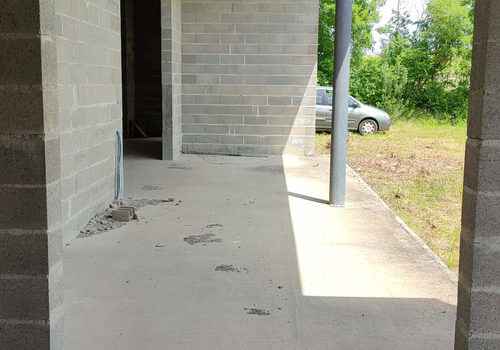 House under construction, located on a plot of over 7,000 m2