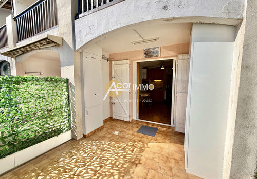 Garden-level studio in Bandol