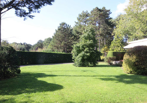 174m2 VILLA + OUTBUILDINGS OF 72m2 AND 48m2 WITH 8-CAR GARAG