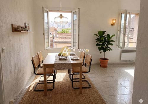 TOULON CLARET NEIGHBORHOOD APARTMENT T3 TOP FLOOR IN
