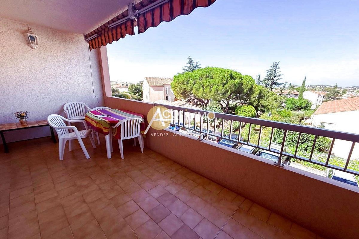 T2 AVEC GRANDE TERRASSE ET GARAGE