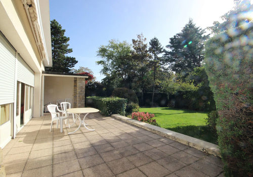 174m2 VILLA + OUTBUILDINGS OF 72m2 AND 48m2 WITH 8-CAR GARAG