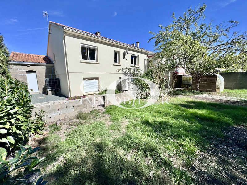 Maison - 5 pièces - 483 m² de terrain