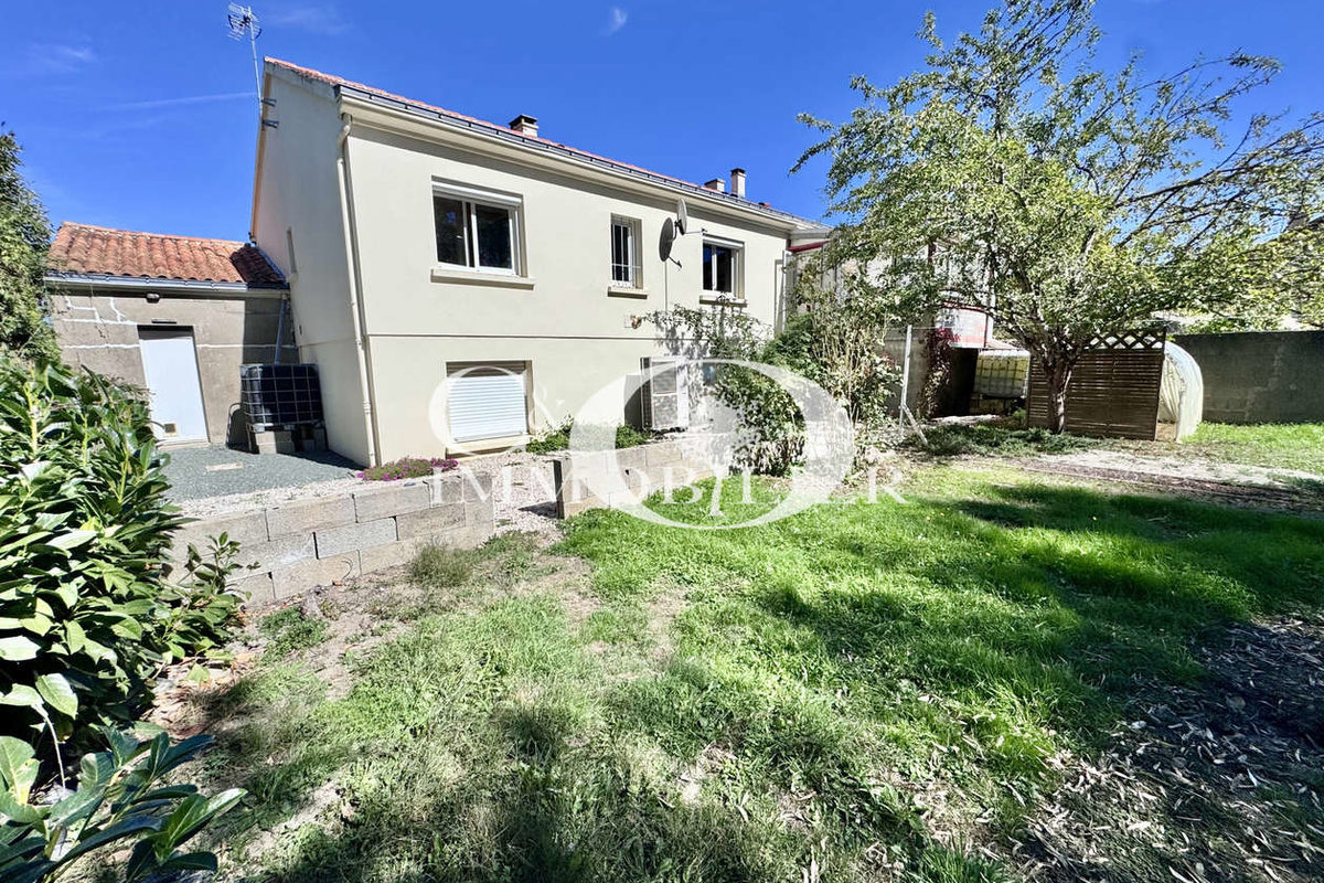 Maison - 5 pièces - 483 m² de terrain