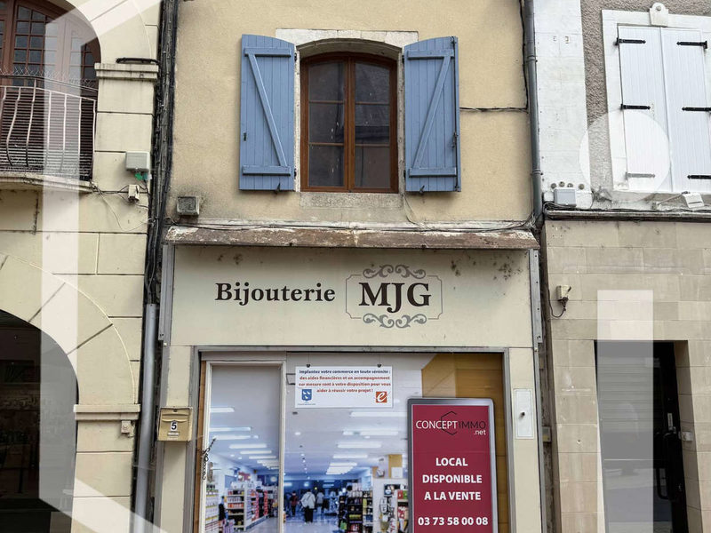 Immeuble mixte en centre-ville de Cosne-Cours-sur-Loire