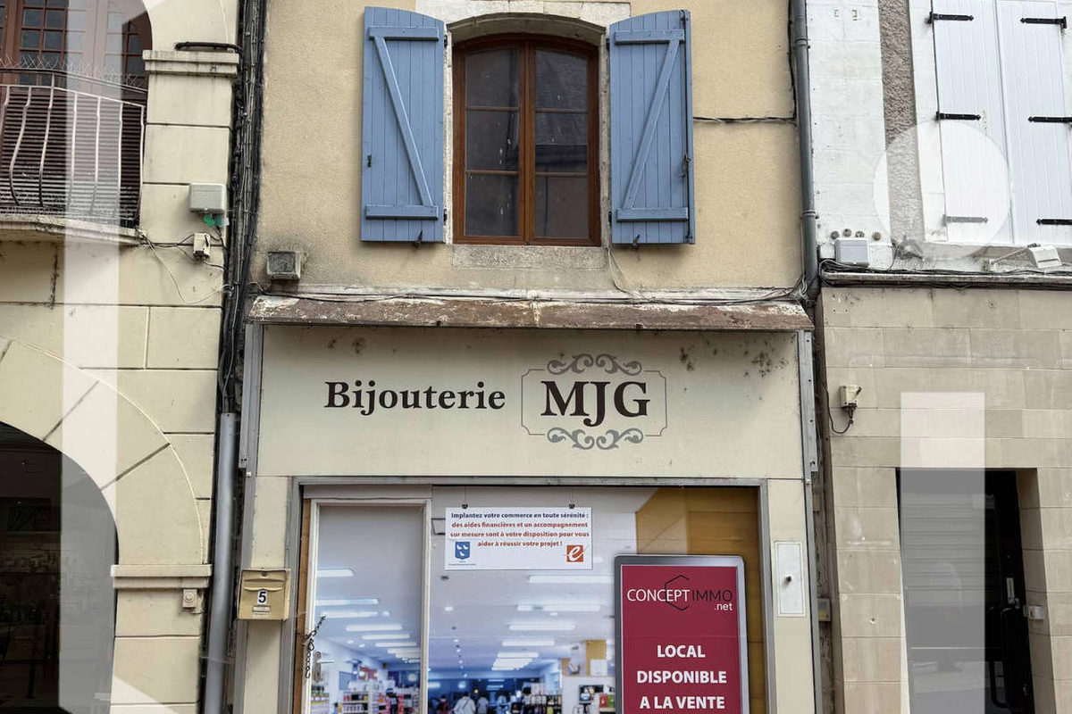 Gemengd gebouw in het centrum van Cosne-Cours-sur-Loire