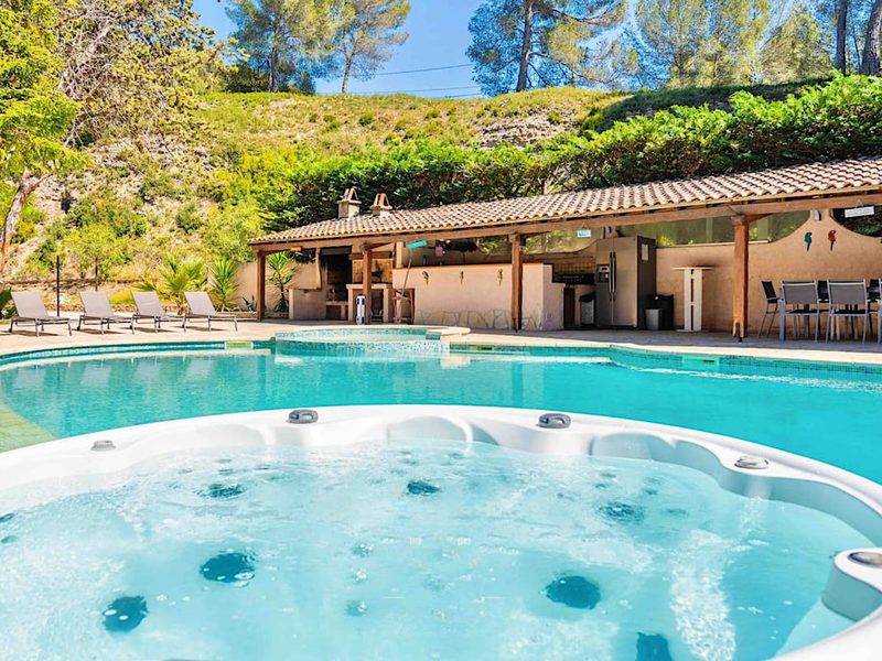 LA CIOTAT - PROPRIÉTÉ DE 333 M2 + ANNEXE DE 147 M2 - PISCINE