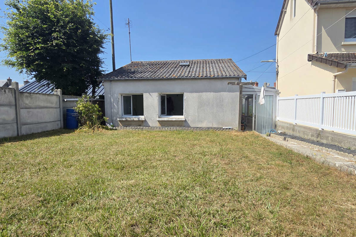 Maison - Centre-ville - 2 chambres - Terrain d'environ 400 m²