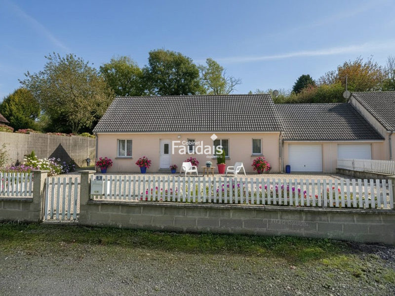 Roncey, maison de plain-pied, commerces à pied avec jardin